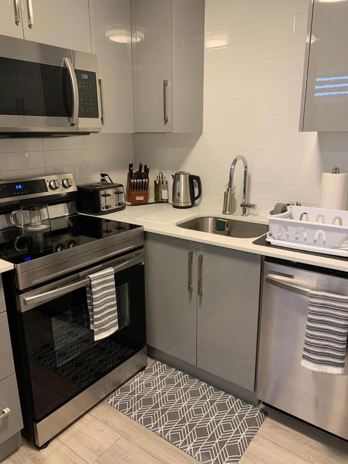 Apartment Getaway Across Fallsview