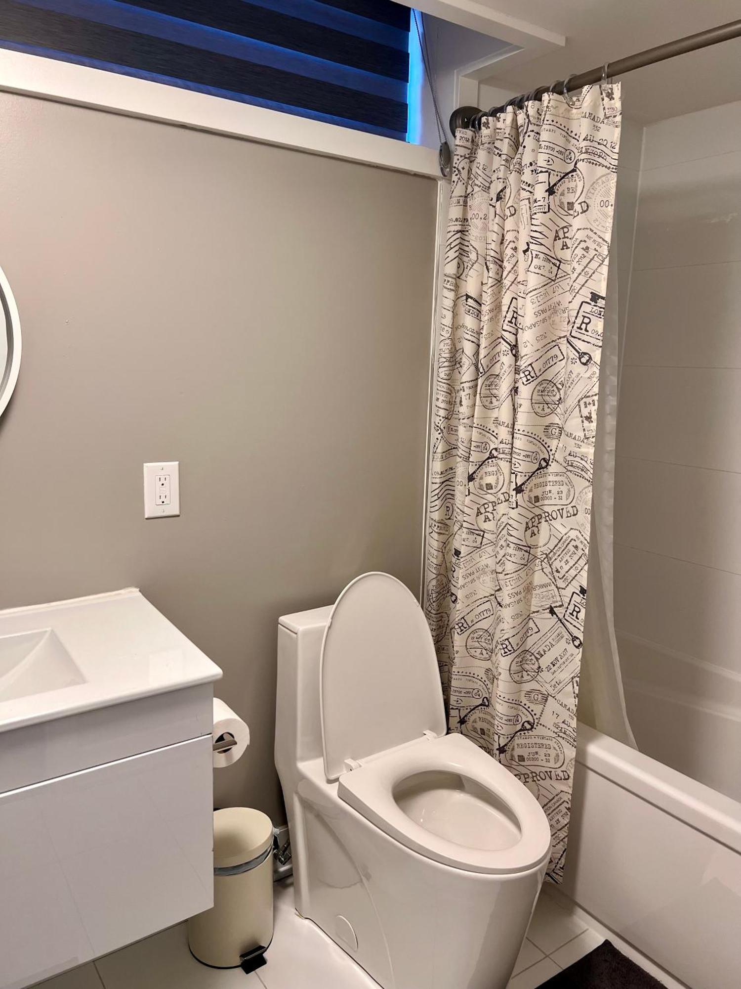 Apartment Getaway Across Fallsview *