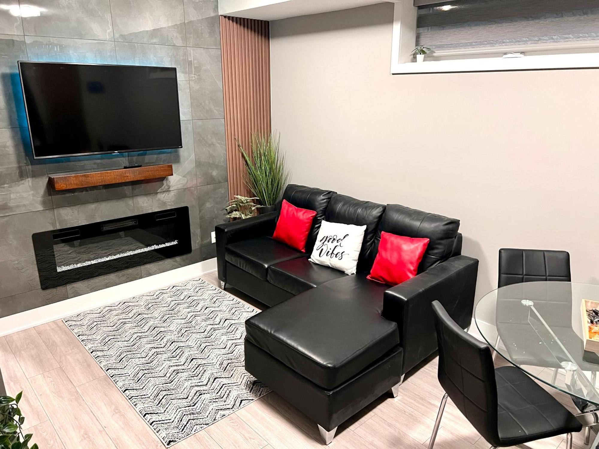 Apartment Getaway Across Fallsview